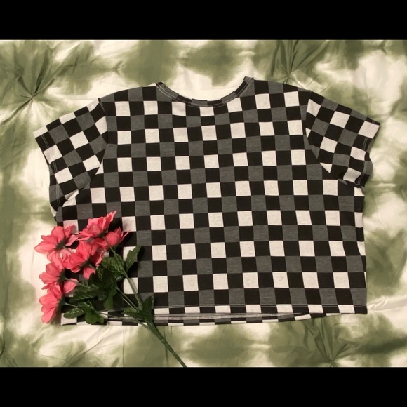 Checkered Croptop - Picture 2 of 3